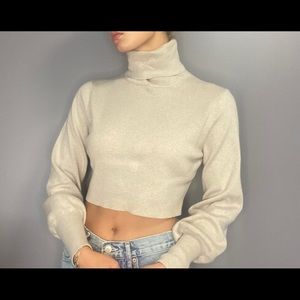 Cropped turtleneck